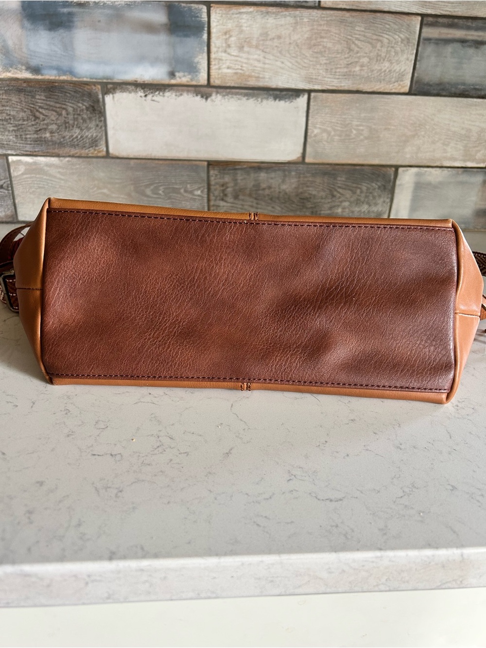 The Sak Leather Ashland Crossbody Shoulder Bag Cognac With Free Flower Charm - Picture 10 of 16